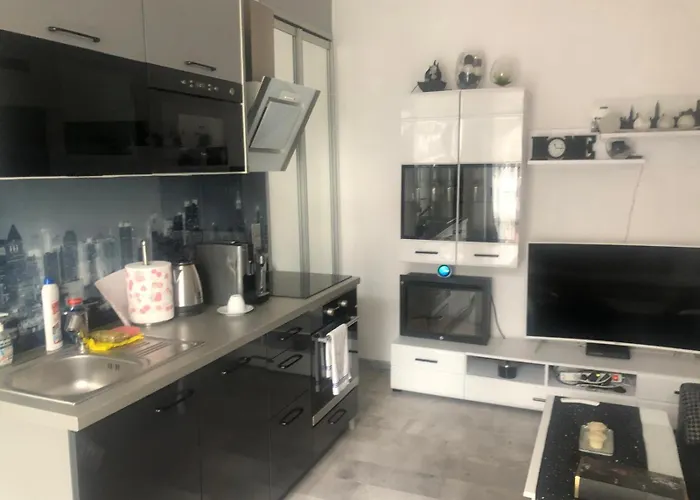 Smart-apt Comfortable In The Center Of דירה *