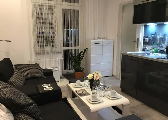 Smart-apt Comfortable In The Center Of דירה קטוביץ